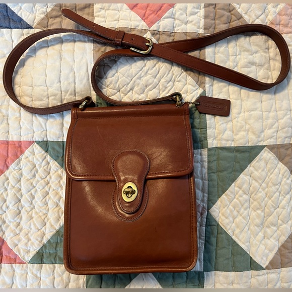 Vintage Coach 9930 British Tan Turnlock Crossbody Bag – USA Made - Picture 5 of 17